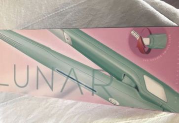 LUNAR LUXE AND WILLOW FLAT IRON HAIR STRAIGHTENER