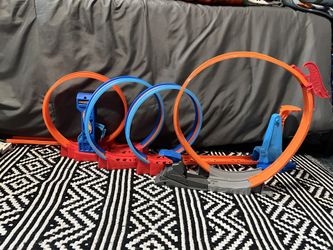 Hot Wheels Ultra Loop Madness Track