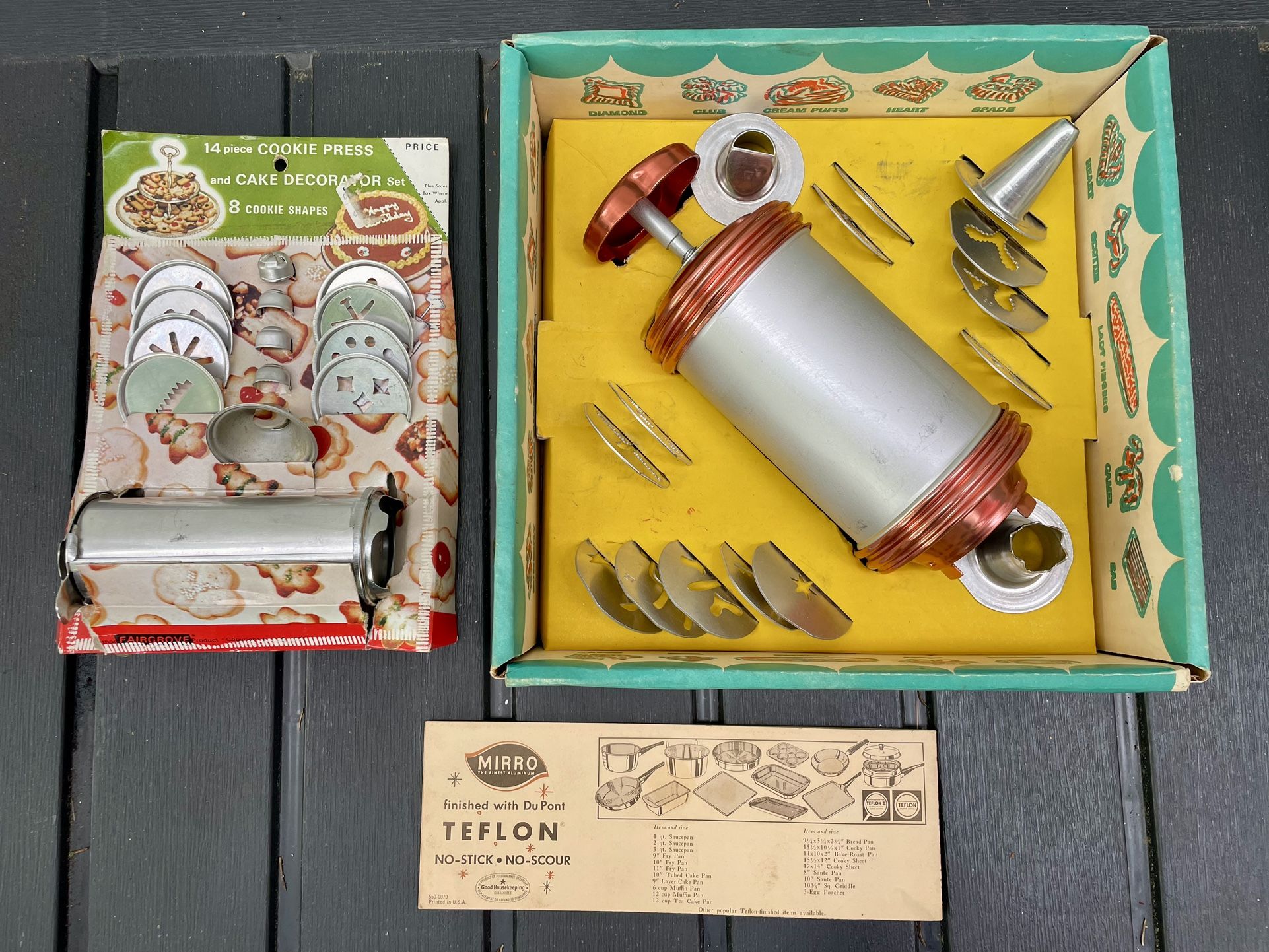 2 Vintage Betty Crocker Mirro Cookie Pastry Cookie Press 20 Discs 4 Tips