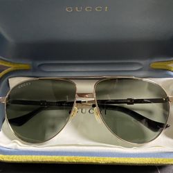 Gucci Men Sunglass w box 