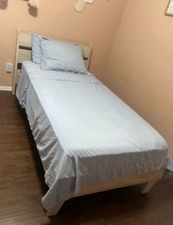 Kids twin size bed frame - No Matress