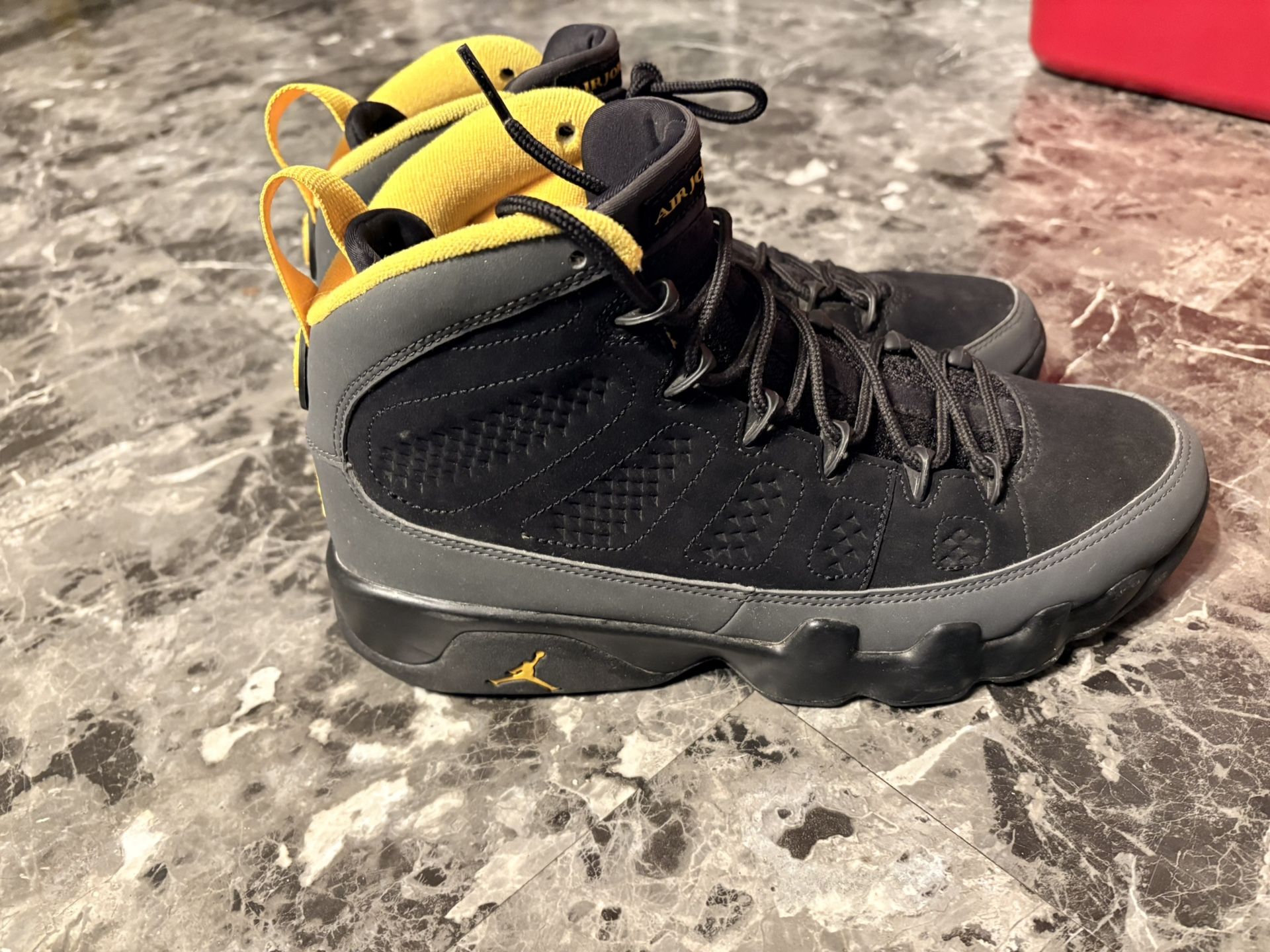 Men’s 8.5 Air Jordan Retro 9 Dark Charcoal/University Gold
