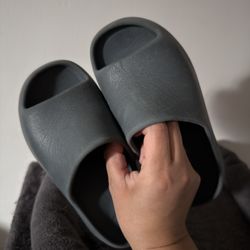 Kids Size 1 YEEZY SLIDES FREE