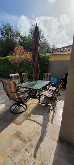 Tropitone Aluminum Outdoor Table and chairs. Two Of Them Being Rockers 