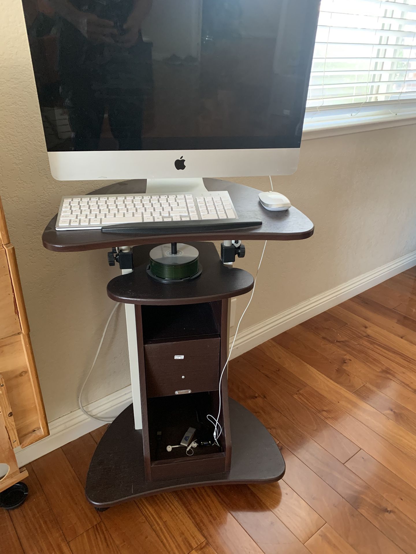 Techni Mobili Sit-to-Stand Rolling Adjustable Storage Medical Laptop Computer Cart, Chocolate, B005