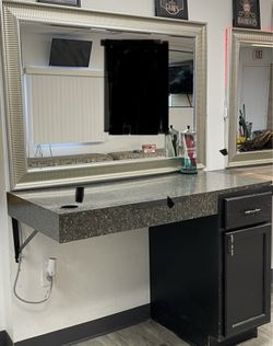 4 Barber/Style Stations With Mirror
