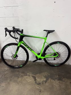 Giant Defy Advanced Large 56cm road bike tubeless
