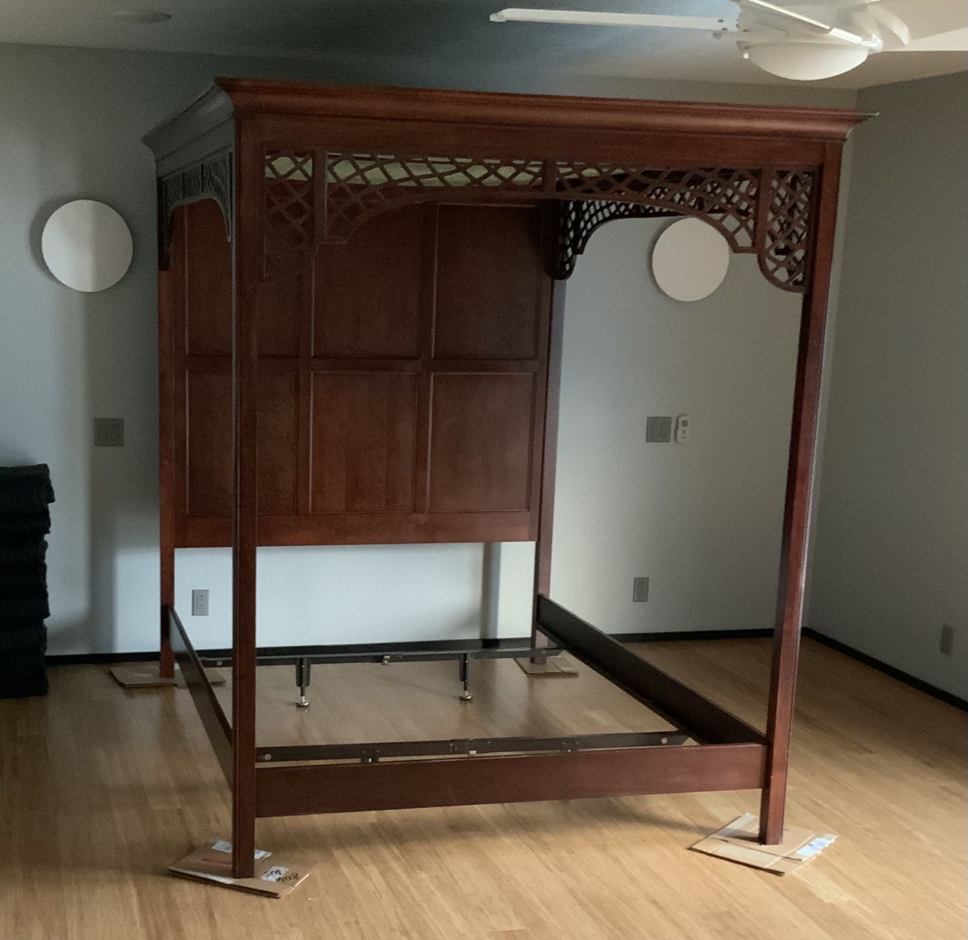 Canopy Bed Queen Solid Wood with metal support frame