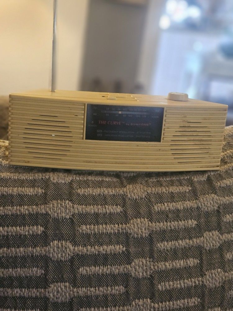 Vintage SUNTONE AM/FM Transistor Radio