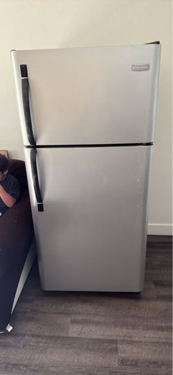 frigidaire fridge grey and back color in good condition