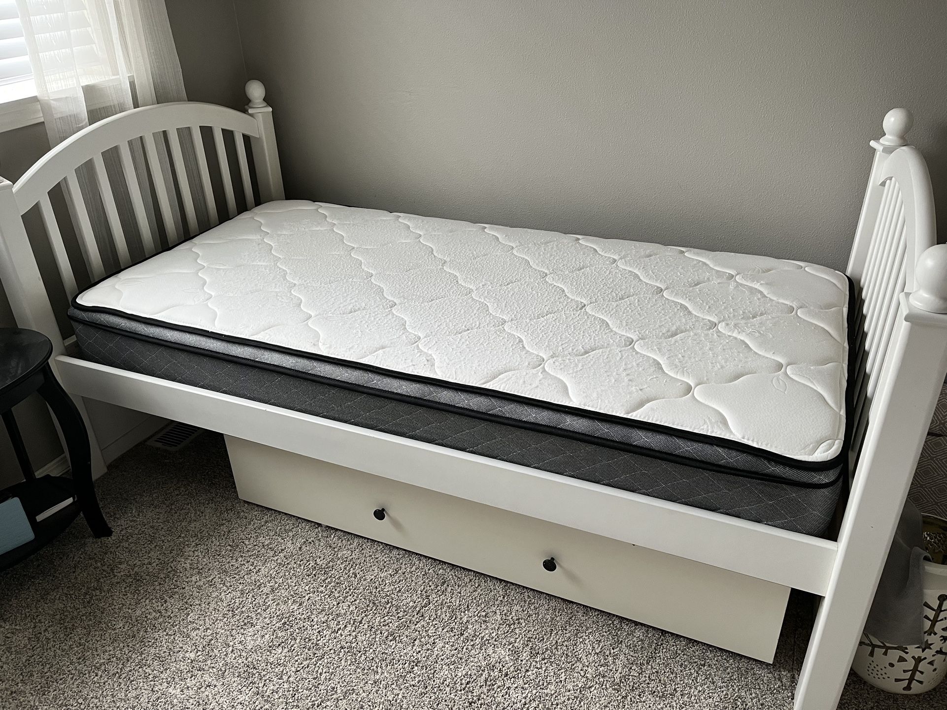 Bedroom Set (2 Twin Beds, Dresser, Desk)