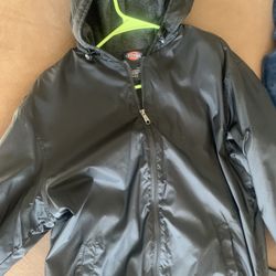 Dickies Wind Breaker Size M 50$