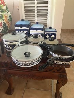Set of pots and pans
