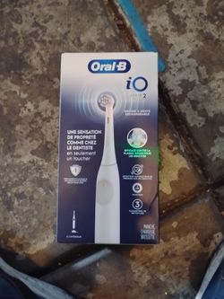 Oral B iO2 Toothbrush