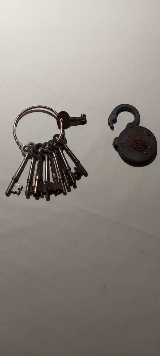 Vitage Keys And Lock