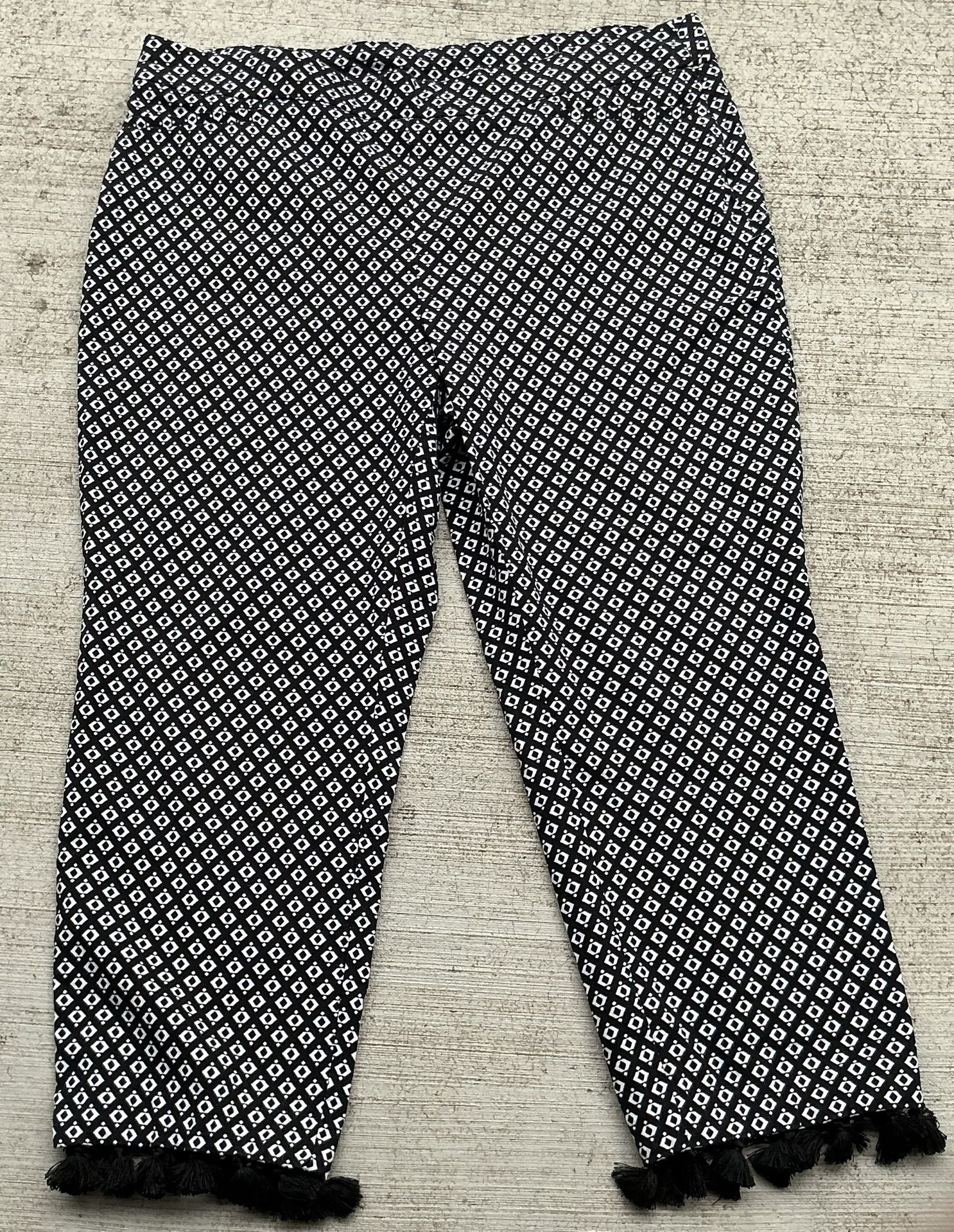 CHICO’S Women’s Black & White Stretch Pull-On Capris - SZ. 2R (14)