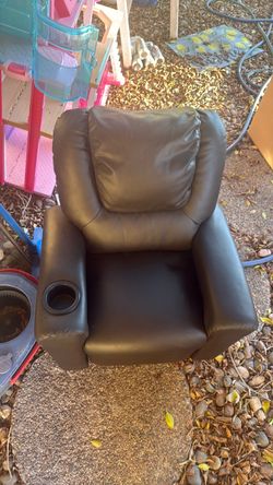 Toddler pull out chair