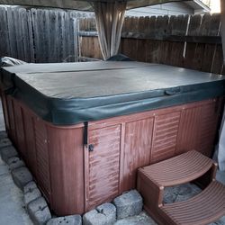 Hot Tub Fully Functional - $1000 Or Best Offer 