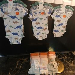 Baby Clothes 0-3 months / 6 Months/ 9 Months  Towels/ Hat 
