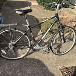 scwinn  voyageur large size bike