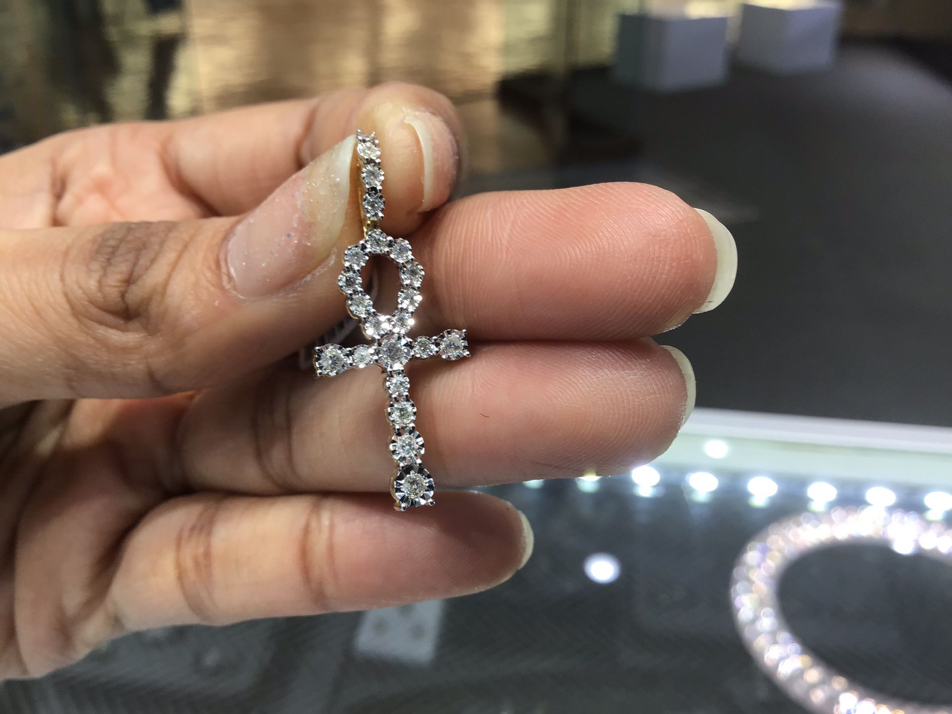 10kk Gold With Diamond Pendant On Special