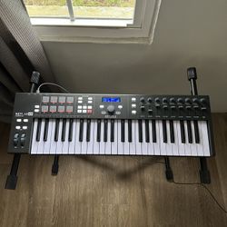 MIDI Keylab 49 Keyboard with stand
