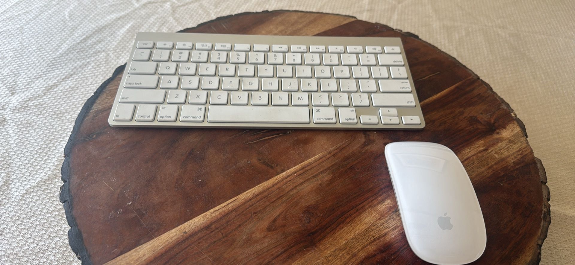 Apple wireless keyboard And mouse