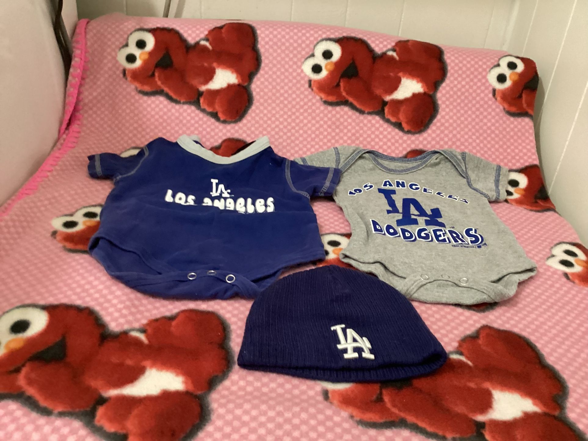 Infants Dodgers Onesies Size 0-3 And Beanie