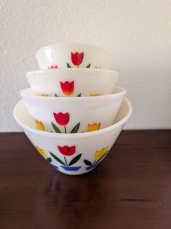 VINTAGE SET OF 4 FIRE KING ANCHOR HOCKING TULIP NESTING MIXING BOWLS