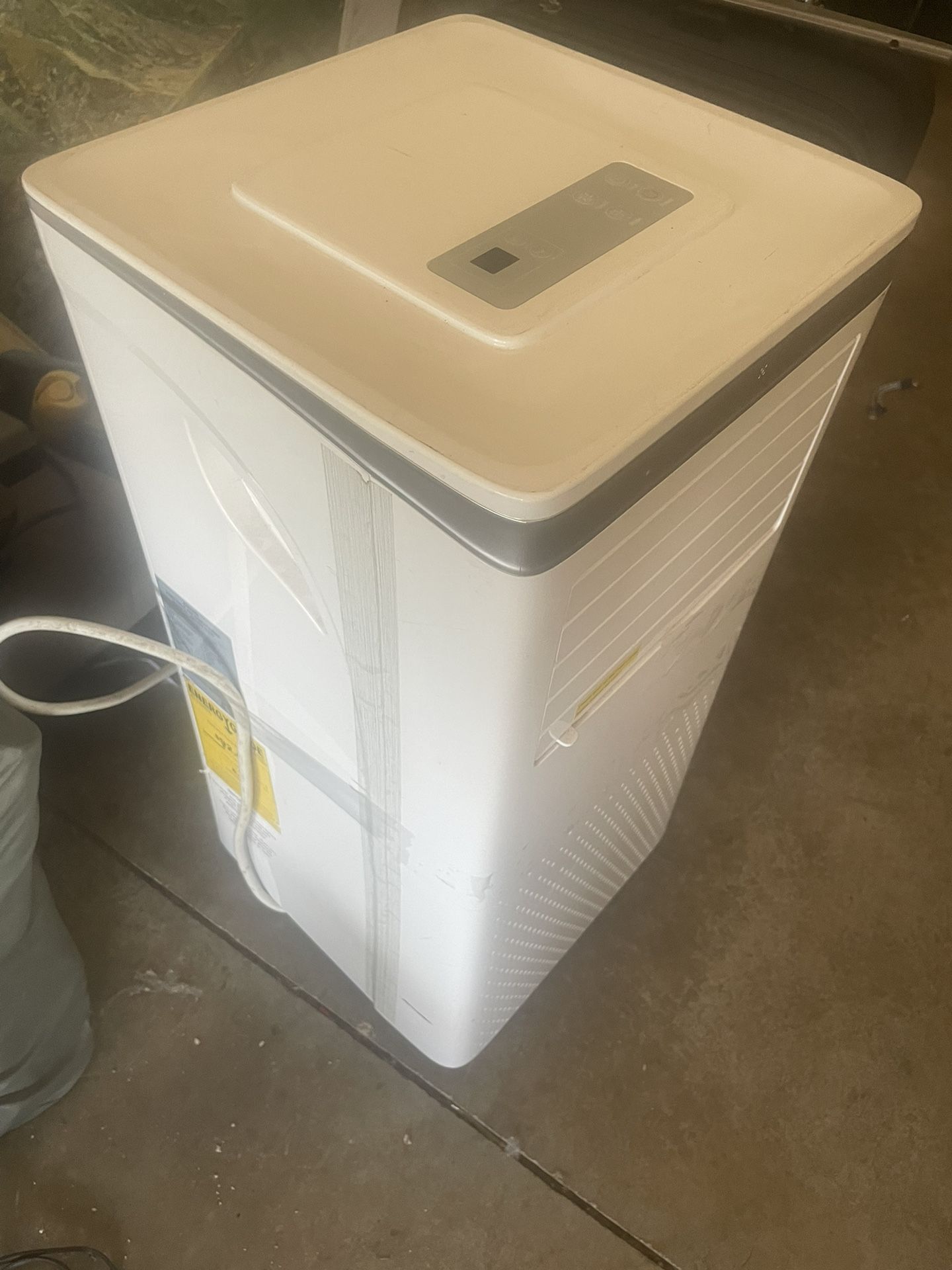 LIKE NEW Kismile 10,000BTU Portable Air Conditioner with Built-in Dehumidifier Function