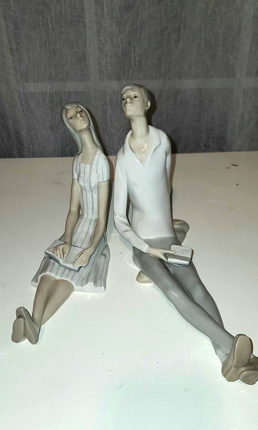 Lladro. 2 Elongated Figure.. Boy and Girl Reading.