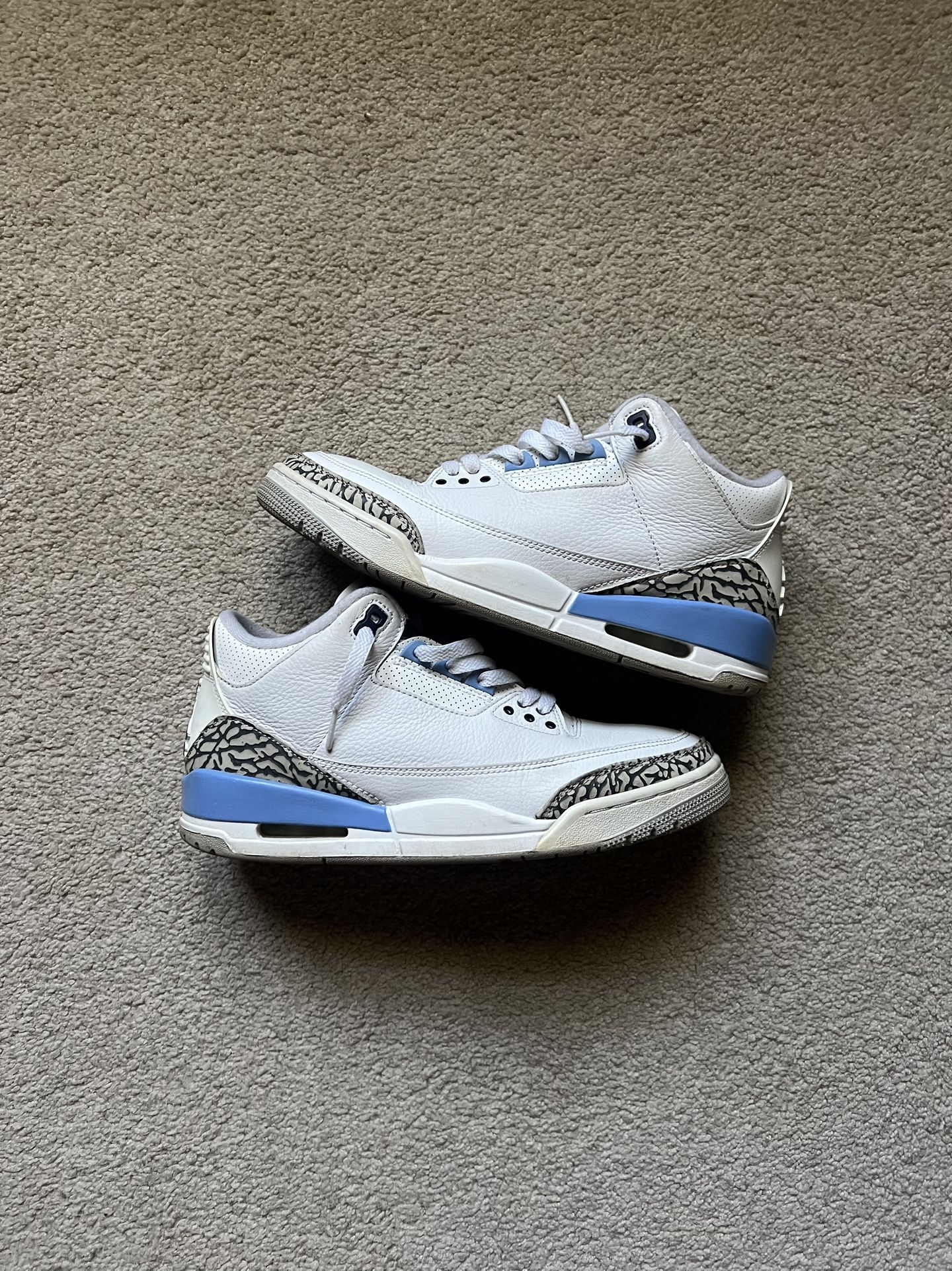 Jordan 3 “unc” size 9