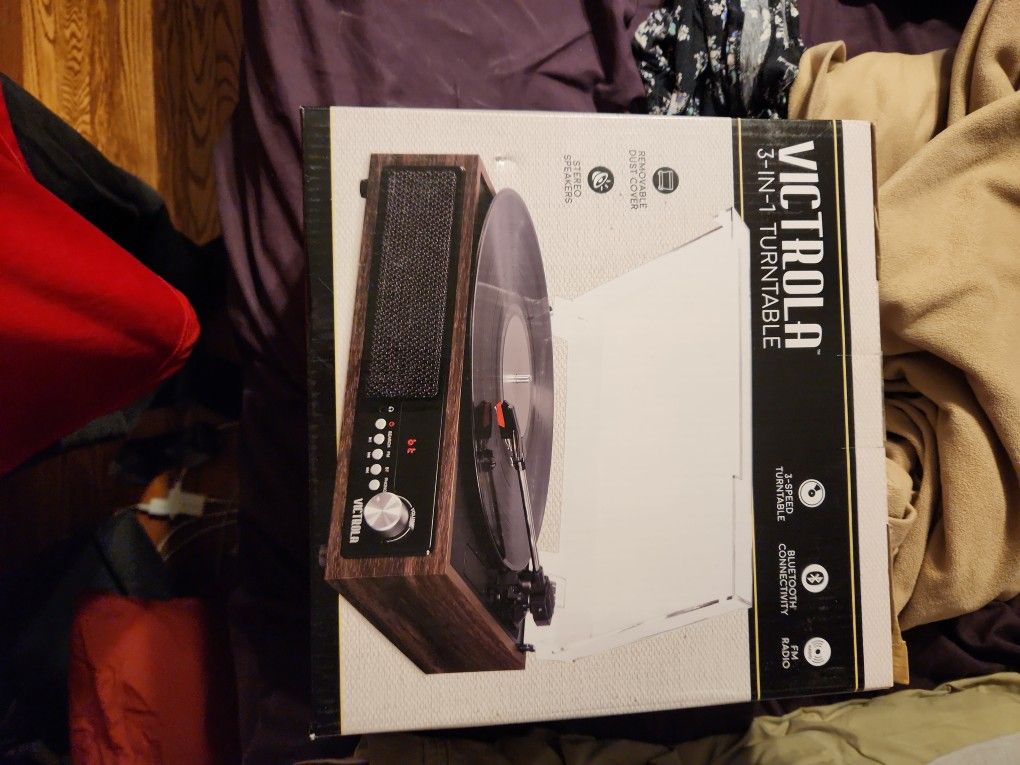 VICTROLA TURNTABLE