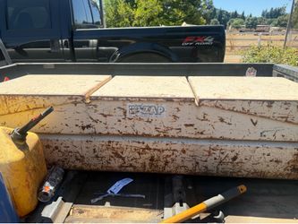 Toolbox for truck bed
