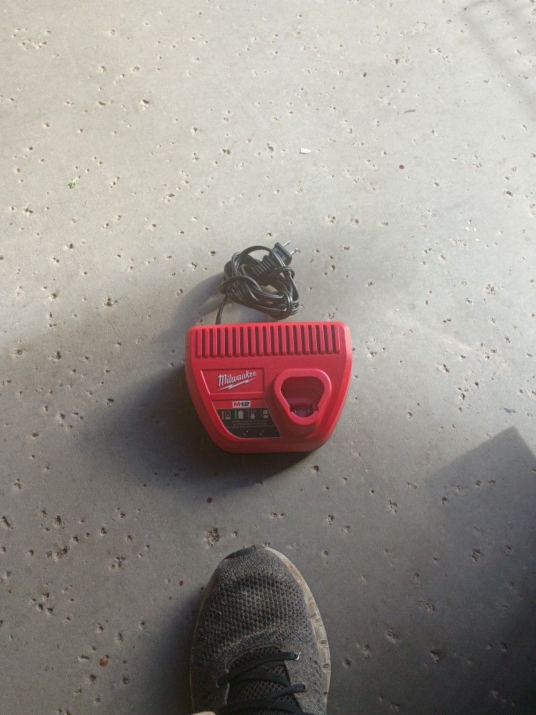 Milwaukee 12 Volt Charger