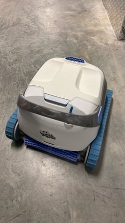 Dolphin pool cleaner machine