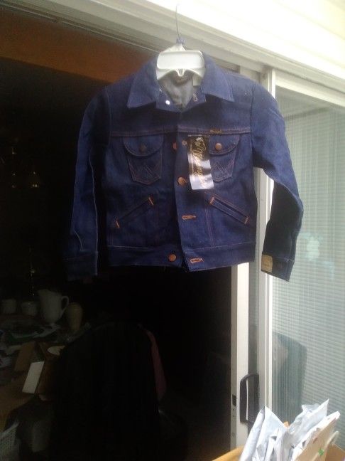 Wrangler Jean Jacket Size 10. Kids New