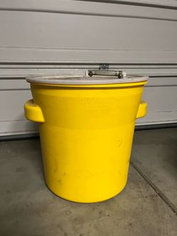 Free: Custom Fishing Bait Tank; Platic Tub