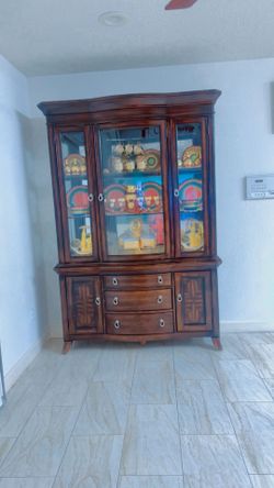 Nice and Beautiful china cabinet