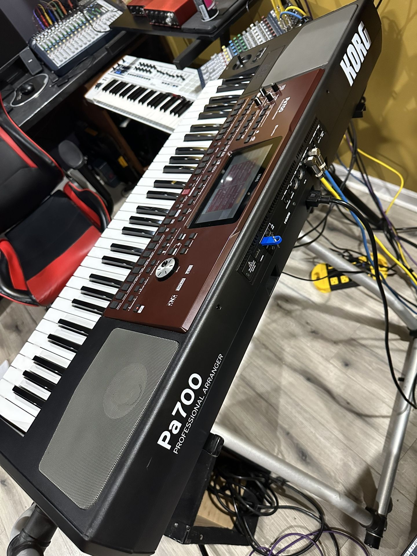 Korg PA700