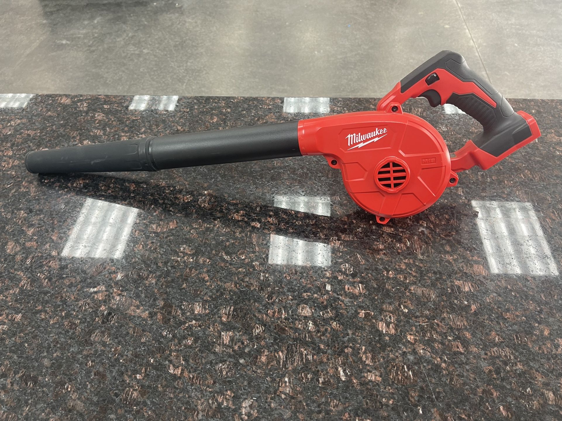 Milwaukee Leaf Blower (tool Only)