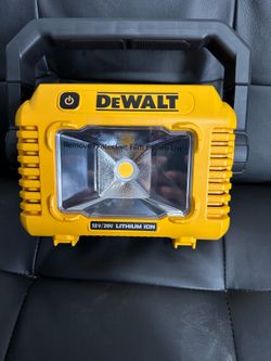 Dewalt light 2000 lumens