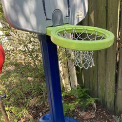 Little Tikes Basketball Hoop,5’4”,used Aro de baloncesto, usado