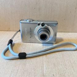 Canon PowerShot SD300 Digital ELPH Camera 4.0MP Tested Good w/Bat-Card-Char Read