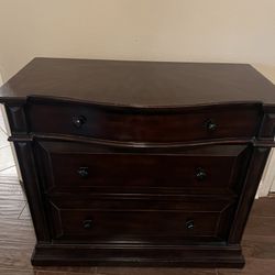 Chest Of  Drawers 