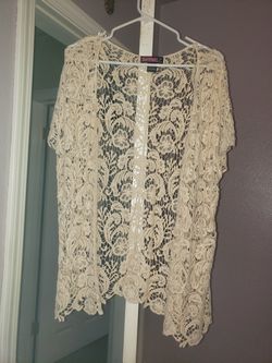 2x Biege crochet blouse