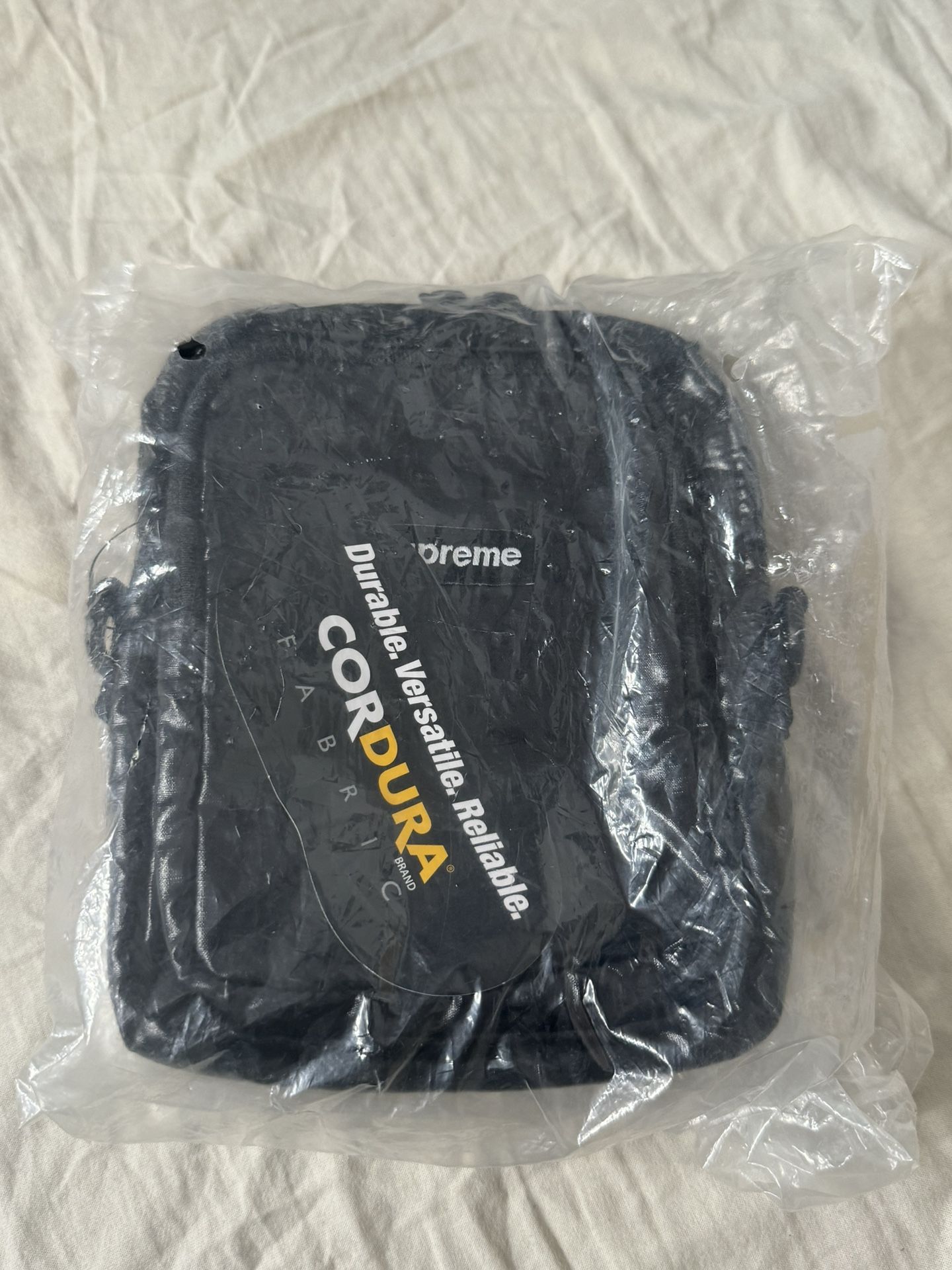 SUPREME SHOULDER BAG 