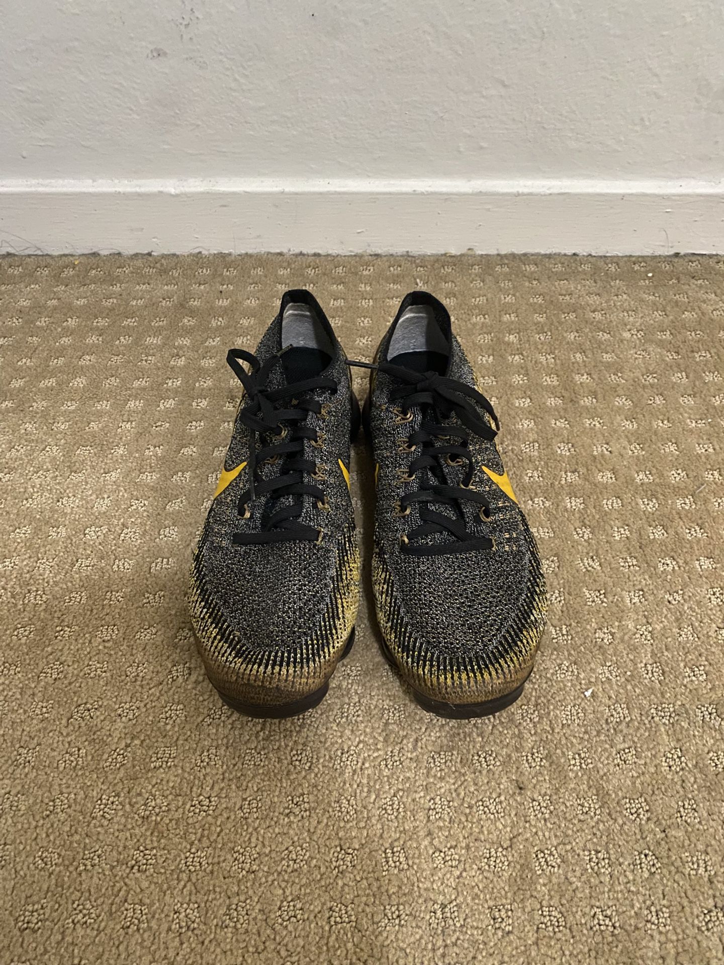 Nike Air VaporMax – Black/Gold – Men’s Size 9.5 (Used)
