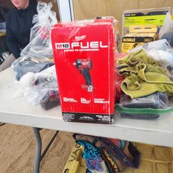 Milwaukee
 
M18 FUEL GEN-3 18V
Lithium-lon Brushless
Cordless 1/2 in. Compact
Impact Wrench with Friction
Ring (Tool-Only)