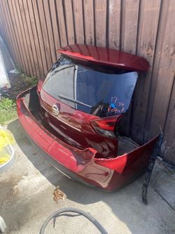 2017 Nissan Rouge Trunk and Rear Bumper